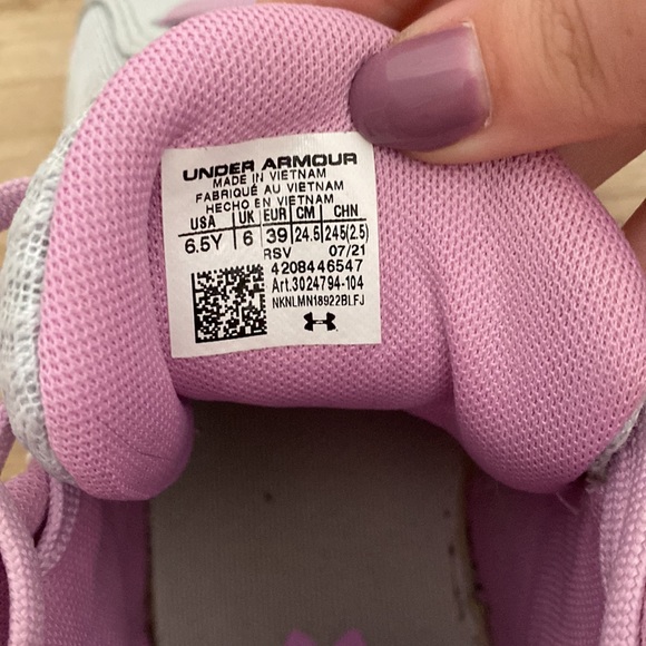 Girls Basketball shoes - Picture 9 of 9